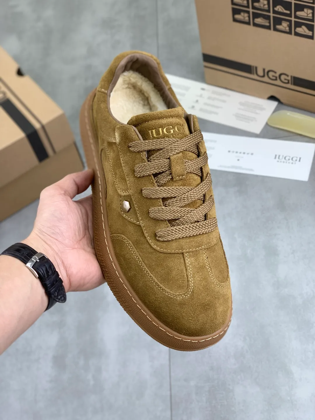 Men's shoes 💰P520 New arrival 🆕🆕🆕 26 new IUGGI men's moral training shoes Winter lace-up low-cut casual men's shoes Outer layer of cowhide, rubber outsole, lining with wool, comfortable and breathable💯 Versatile winter essentials👌 Transform your feet into the brightest "boy"❗️ Size: 39-44 Three colors